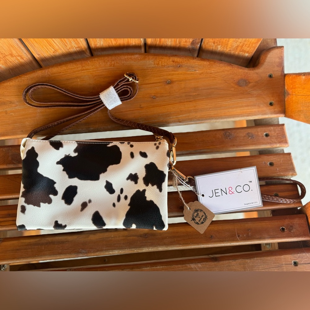 BRAND NEW WITH TAGS ***Jen&Co Vegan Leather Riley Cow 3 Compartment Crossbody